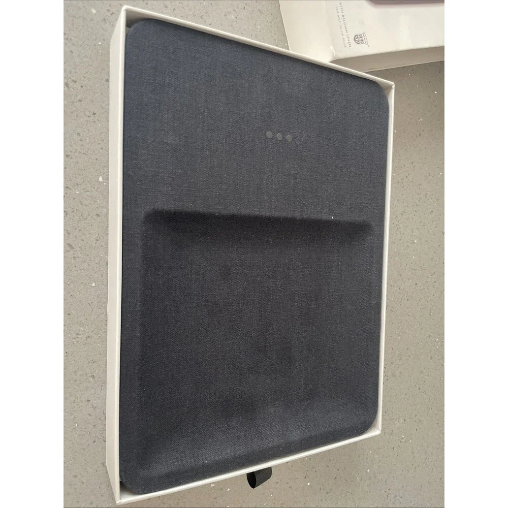 READ Courant Catch:3 Essentials Belgian Linen Wireless Charger & Valet Tray